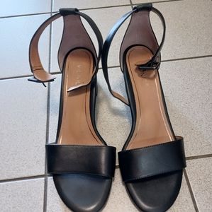 Low Block Heels (Black)